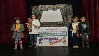 Van Büyükşehir Belediyesi çocukları Hacivat ve Karagözle buluşturuyor