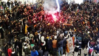 Vanda Galatasaraylı taraftarların derbi coşkusu