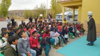 Vanlı öğrenciler tiyatro ile buluşuyor