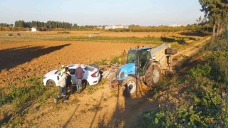 Yalovada çarpışan traktör ve otomobil enstitü bahçesine uçtu: 1 yaralı