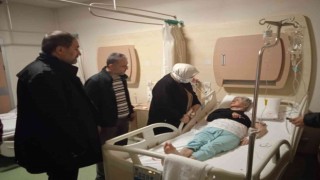 Yaralı depremzedelerin tedavisi sürüyor