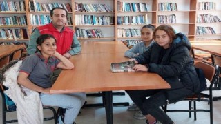 Yarım asırlık kütüphanede, kitap okudular