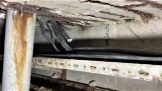 Yer altından kilometrelerce yürüyerek elektrik kablolarını çalan hırsızlar hal esnafını canından bezdirdi