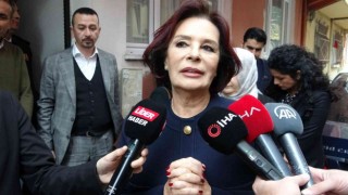Yeşilçamın yıldızı Hülya Koçyiğit, Bursalı şehit astsubayın ailesini ziyaret etti