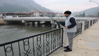Yeşilırmakta su samuru ailesi görüldü, vatandaşlar yayın balığı sandı