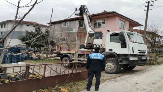 Yıkılan bacaların kaldırılması sürüyor