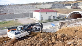 Yıkılan istinat duvarının onarımı 1 yıl sonra başladı