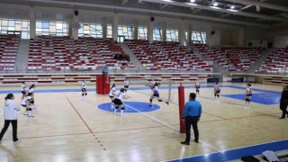 ‘Yıldız Kız voleybol müsabakaları devam ediyor