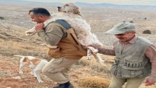 Yorulan köpeğini 5 kilometre sırtında taşıdı