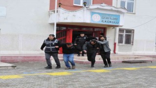 Yozgatta başkasının yerine ehliyet sınavına girmeye çalışan şahıs pencereden atlayıp kaçtı