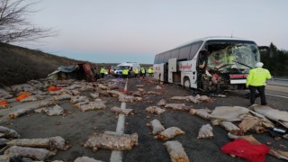 1 kişinin hayatını kaybedip 4 kişinin yaralandığı kazada otobüs şoförü tutuklandı
