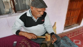 10 yaşında başladığı mesleği 67 yıldır yapıyor