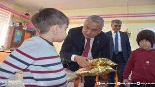 150 öğrenciye atkı, bere ve eldiven hediye edildi