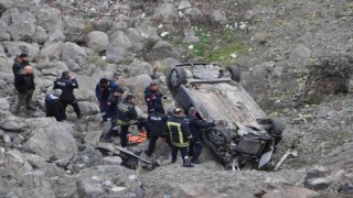 30 metreden baraj yatağına uçan otomobil sabah fark edildi: 1 ölü