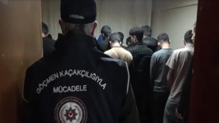 7 adrese eş zamanlı göçmen kaçakçılığı operasyonu: 91 düzensiz göçmen yakalandı