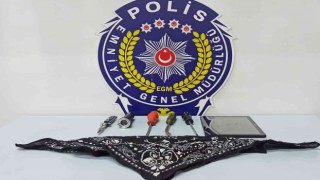 7 ayrı okuldan yaklaşık 58 bin lira değerinde malzeme ve para çalan şahıs kamerada