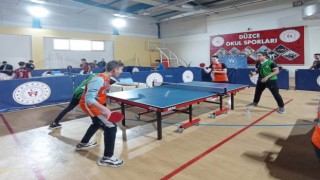 96 sporcu dereye girmek için raket salladı
