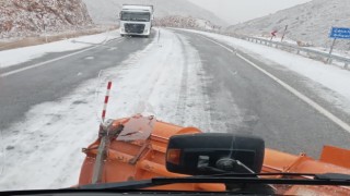 Adıyaman-Malatya karayolunda kar yağışı etkili oldu