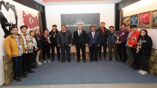 Ağrı Milli Eğitim Müdürü Kökrek, başarılı sporcularla bir araya geldi