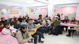 Ağrıda otel konforunda yapılan pansiyonlarda kalan öğrenciler müzik eşliğinde stres atıyor