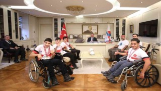 AİÇÜ Rektörü Prof. Dr. Karabulut madalya kazanan sporcuları kutladı
