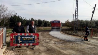 Akdenizde asfaltlama çalışmaları sürüyor