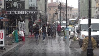 Aksaraya mevsimin ilk karı yağdı