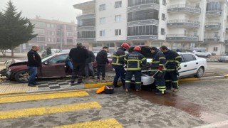 Aksarayda 2 otomobil çarpıştı: 3 yaralı