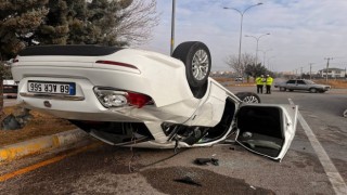 Aksarayda 3 aracın karıştığı kazada 5 kişi yaralandı
