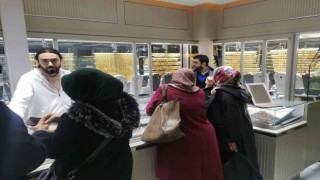 Aksarayda yılbaşı öncesi döviz mevduatları altına dönüştürülüyor