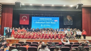 Akşehir Belediyesi başarılı sporcuları ödüllendirdi