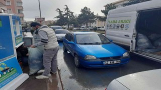 Akşehirde tekstil atık kumbaralarına vatandaşlardan büyük ilgi