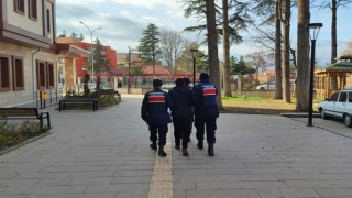 Alkollü araç kullanma suçundan aranan şahsı jandarma yakaladı
