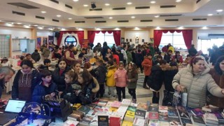 Altınova Belediyesi 2. Kitap Fuarına yoğun ilgi