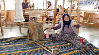 Amasyalı nineler 250 yıllık Yassıçal çuha dokumasını öğreniyor