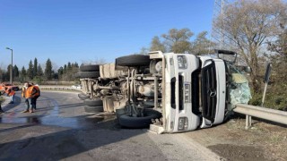 Anadolu Otoyolu girişinde tır devrildi: 1 yaralı