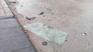 Ankarada otomobil yayalara çarptı: 3 yaralı