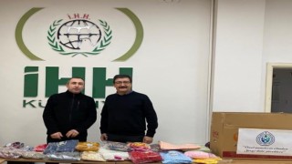 Annelerin ürettiği atkı ve bereler, Kütahya İHH İnsani Yardım Derneğine teslim edildi