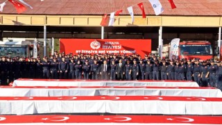 Antalyada eğitimi tamamlanan 97 itfaiye eri Türk bayrağına el basarak yemin etti