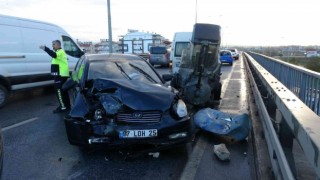 Antalyada otomobil kamyonete bağlı iş makinesine çarptı: 1 yaralı