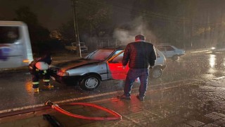 Antalyada seyir halindeki otomobilde yangın