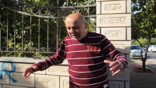 Antalyada yürüyüşe çıkan yaşlı adam sokak köpeğinin saldırısıyla dehşeti yaşadı