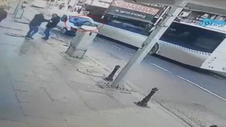 Aracın çarptığı yayanın havaya savrulduğu anlar kameraya yansıdı