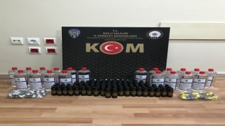 Aracında sahte içki yapımında kullanılan malzeme taşıyan şüpheliye yılbaşı sürprizi