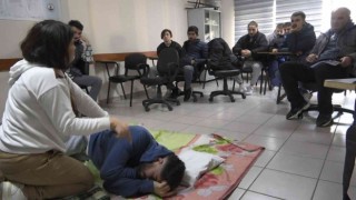 Arkadaşlarının dili boğazına kaçmıştı, o futbol takımına ilkyardım eğitimi
