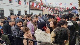 Arnavutköyde 2.5 ton hamsi dağıtıldı