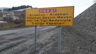 Artvin-Ardanuç-Ardahan karayolu kar nedeniyle ulaşıma kapandı