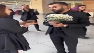 Ataşehirde evlilik teklifinde roller değişti, bu sefer kadın evlenme teklif etti