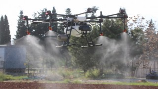 AÜ üZiraat Fakültesine eğitim ve ar-ge amaçlı ilaçlama dronu hibe edildi