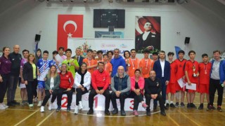 Aydında Badmiton Gençler Erkek Kız Turnuvasında il birincileri belli oldu